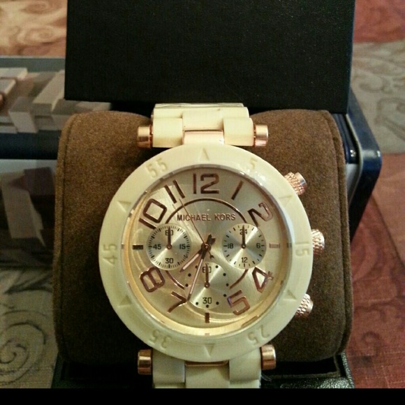 Mk watch