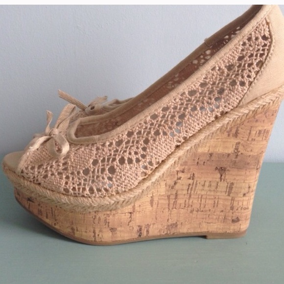 Nwt crotchet platform heels - Picture 2 of 3