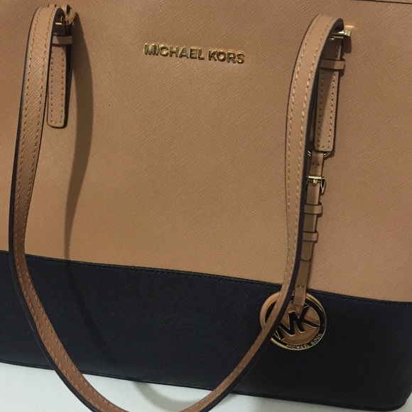 -SOLD-Michael Kors Jet Set Tote Purse - Picture 2 of 4
