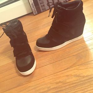 Black wedge sneakers