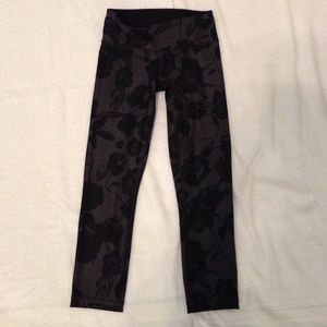 Lululemon luxtreme crops sz 2 print