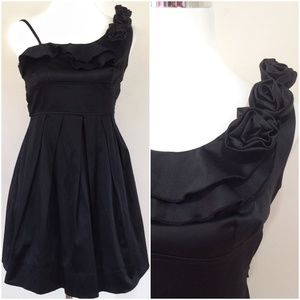 ❗️SALE❗️Black Rosette One Shoulder Dress