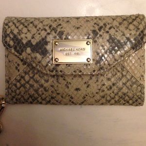 Michael Kors Iphone 4 Wristlet