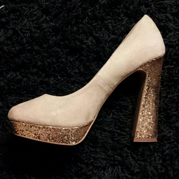 Elle sparkly gold and nude heels. Like new!