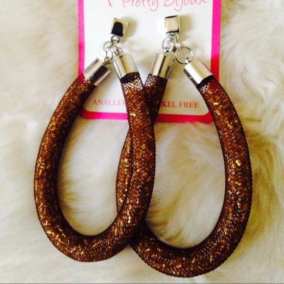 Beautiful shiny sexy earrings for a night out!💃