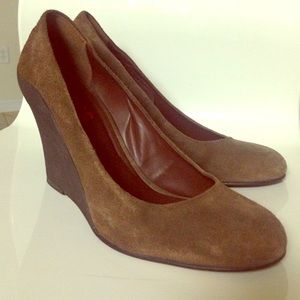 MK brown swede wedges 10 💥today only💥