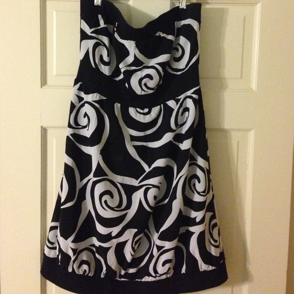 Strapless black and white dress