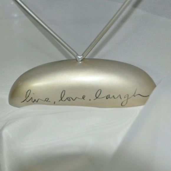 Earing stand. - Picture 2 of 2