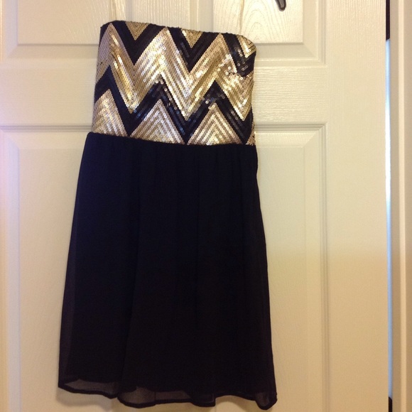 NWT My Michelle Chevron Semi-Formal Dress
