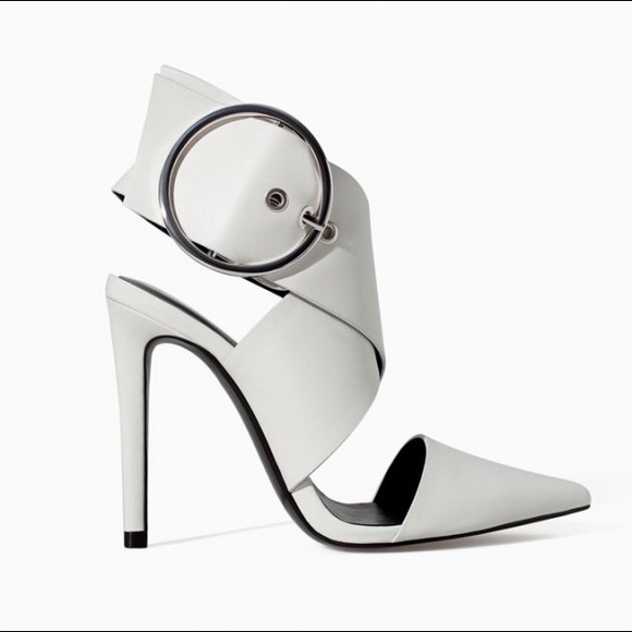 Zara buckle pump (white)