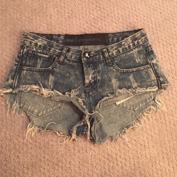 🚫SOLD🚫One Teaspoon Bonita shorts size 25