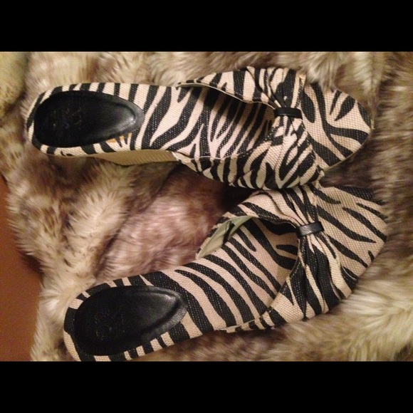 Zebra stripped slip on wedges