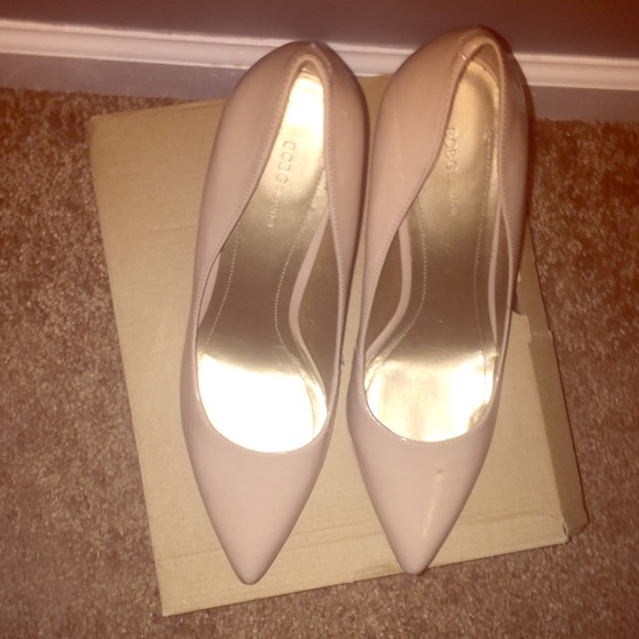 BCBG NUDE PUMPS