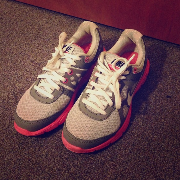 Grey and pink Nike Lunarlon running shoes - Picture 1 of 4