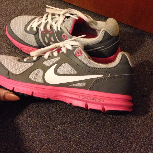 Grey and pink Nike Lunarlon running shoes - Picture 2 of 4