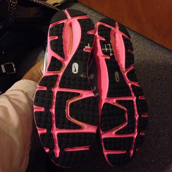 Grey and pink Nike Lunarlon running shoes - Picture 3 of 4