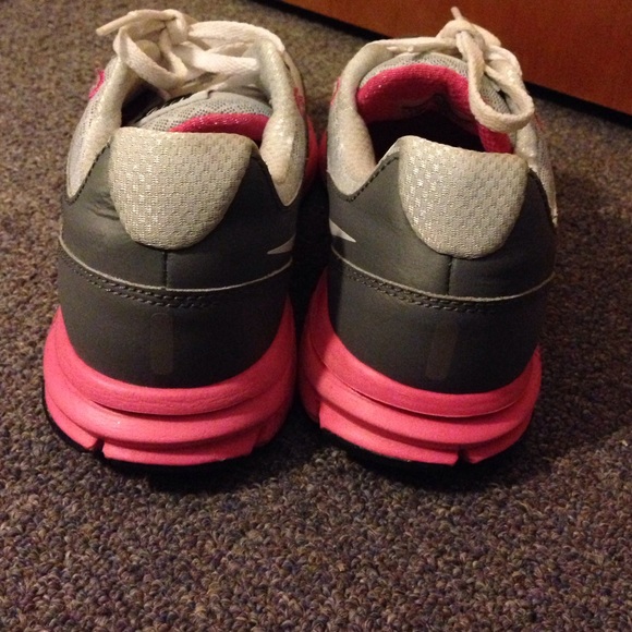 Grey and pink Nike Lunarlon running shoes - Picture 4 of 4