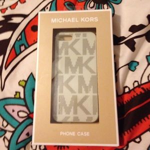 NWT and Box Michael Kors 5/5s Case!