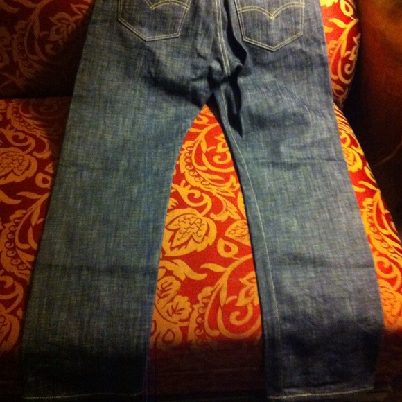 Levi's - Picture 2 of 3