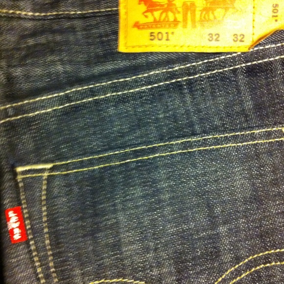 Levi's - Picture 3 of 3