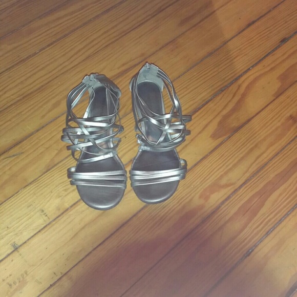 Cute criss cross shiny grey sandals!