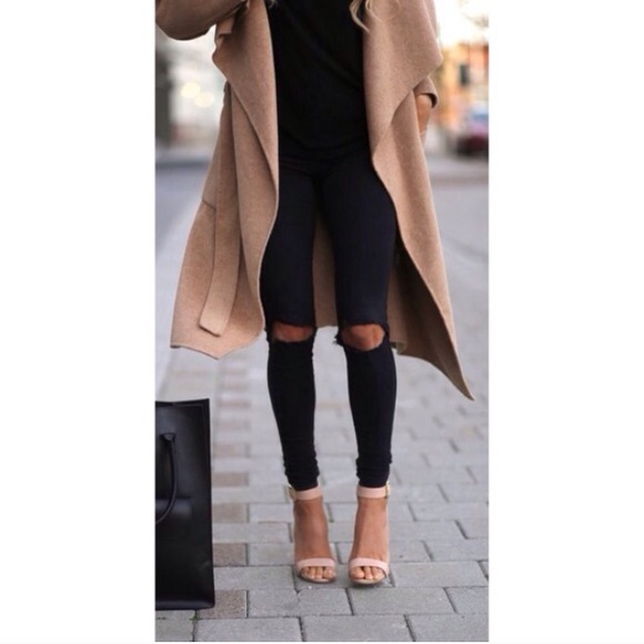 LOOKING FOR a coat like this one!!