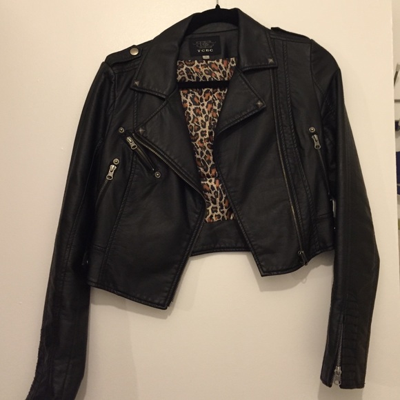 Cropped faux leather jacket & BM shorts