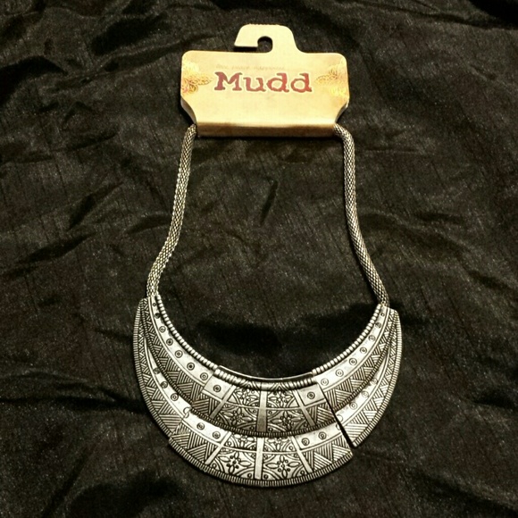 Mudd Jewelry - NWT MUDD SILVER NECKLACE WITH DESIGNS