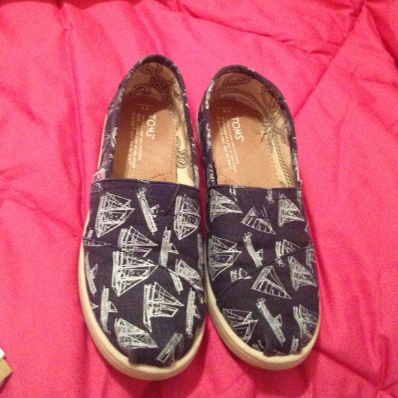 Toms