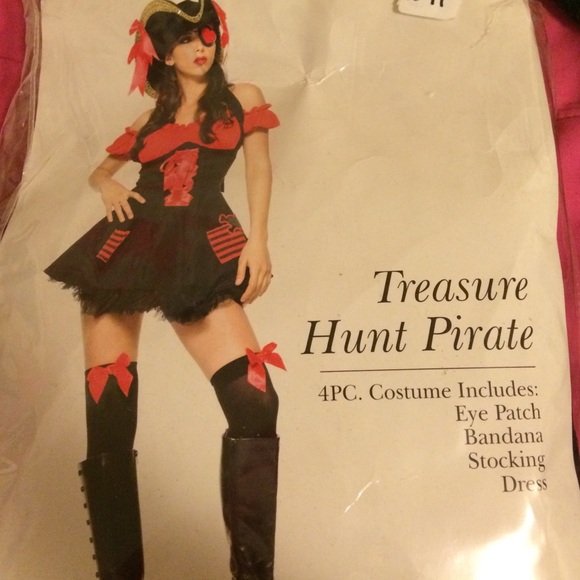 Treasure hunt pirate costume