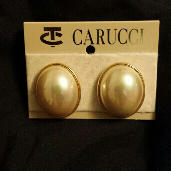 Oval Pearl earrings 💎🎀 - Picture 2 of 4