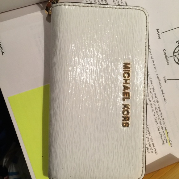 Mk optic white iPhone 5 wristlet