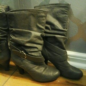 Cathy Jean Grey Boots 7.5