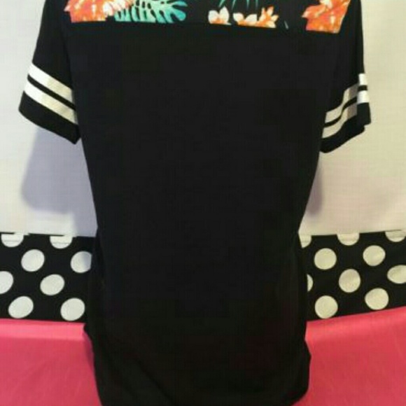 Pink tee spring collection - Picture 2 of 3