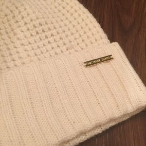 🎀 NWOT! Michael Kors Beanie 💜