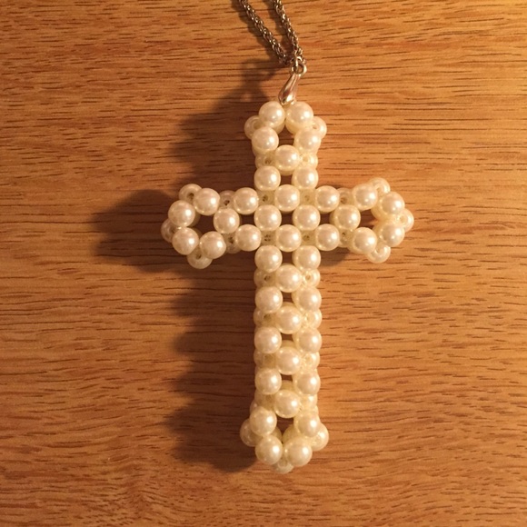 ◾️◾️◾️SOLD◾️◾️◾️Pearl Cross Necklace