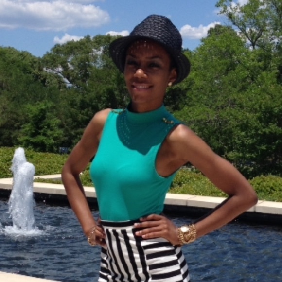 Spring Green Crop Top w/ Gold Studs - Picture 1 of 3