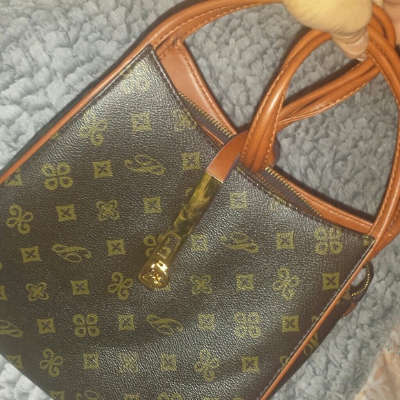 Nice handbag - Picture 3 of 3