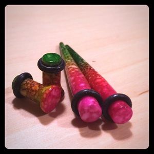 Colorful 4g plastic tapers/ plugs set