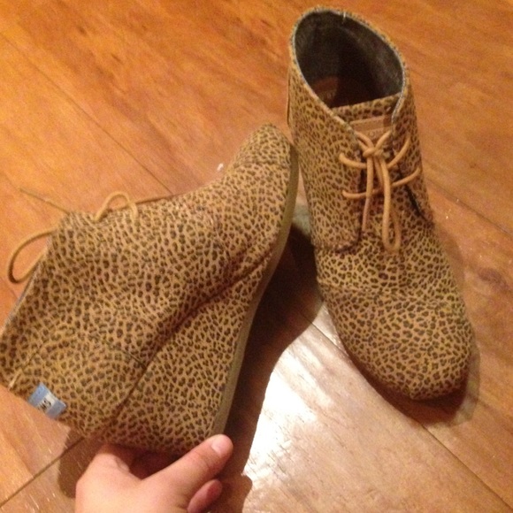 TOMS Cheetah Wedges