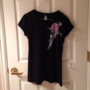 HUSTLER BLACK T-SHIRT W ROSE & DAGGER