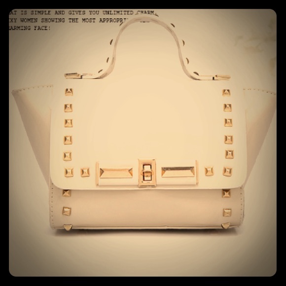 Studded handbag Valenino style