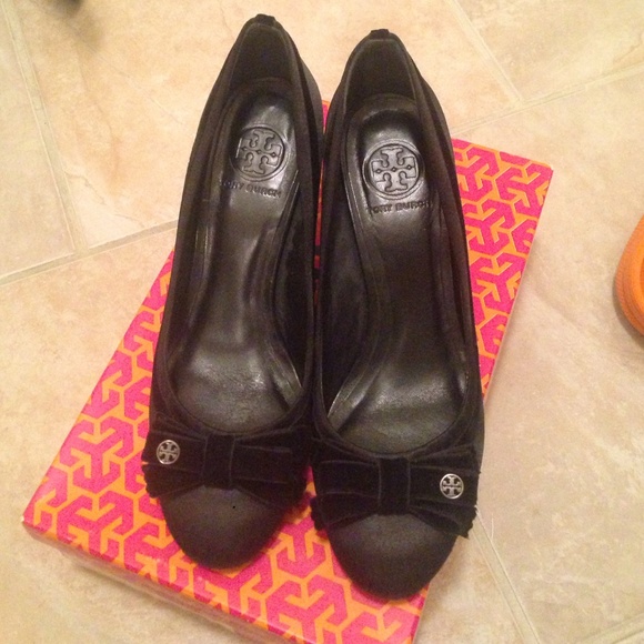 Tory Burch Lilia Mid Heel Pump-Satin/Velvet