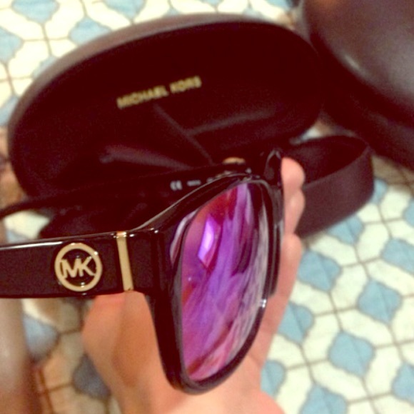SALE⚡️⚡️New Michael kors sunglasses! - Picture 1 of 4