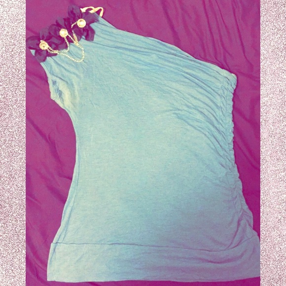 Really cute one sleeve top