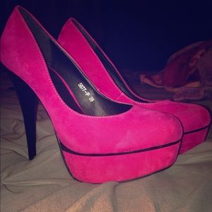 Hot pink pumps!