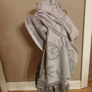 Coach reversible scarf. Silver/Gray
