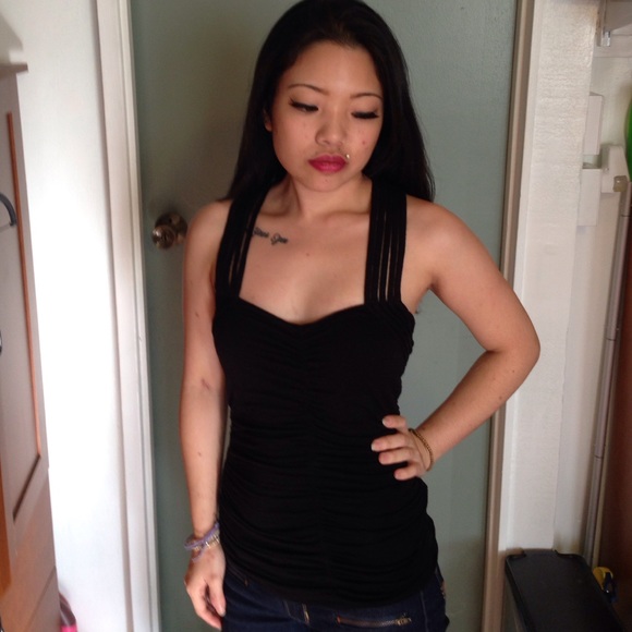 ❌traded❌Black criss cross ruched tank top sz S - Picture 2 of 3