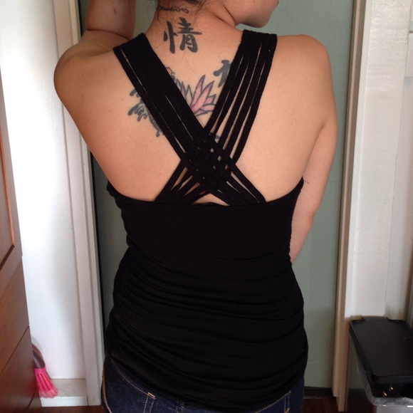 ❌traded❌Black criss cross ruched tank top sz S - Picture 3 of 3