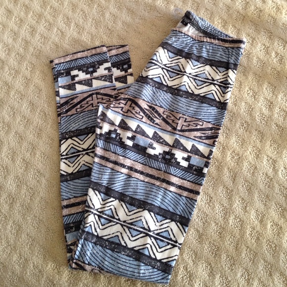 Aztec Printed Leggings Size Medium